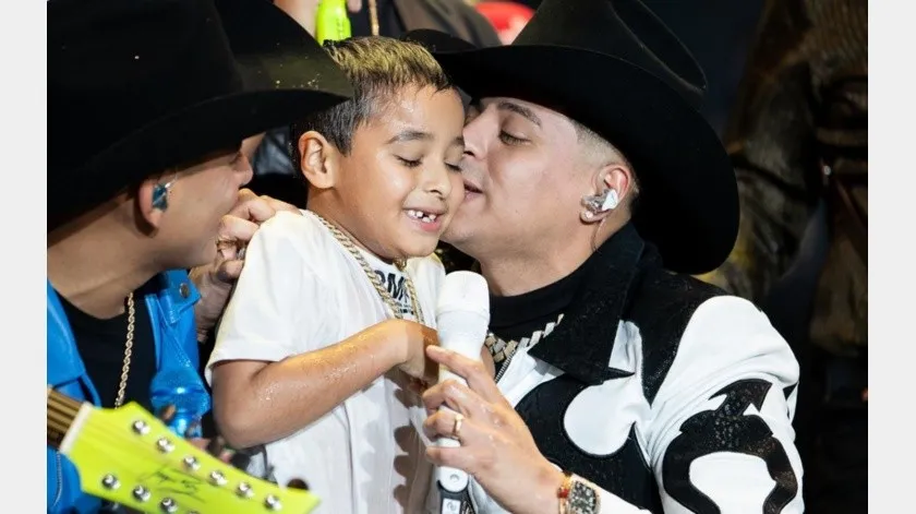 Eduin Caz le hace fiesta en grande a su hijo por sus 7 años