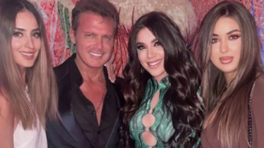 Luis Miguel reaparece rejuvenecido y al lado de influencers