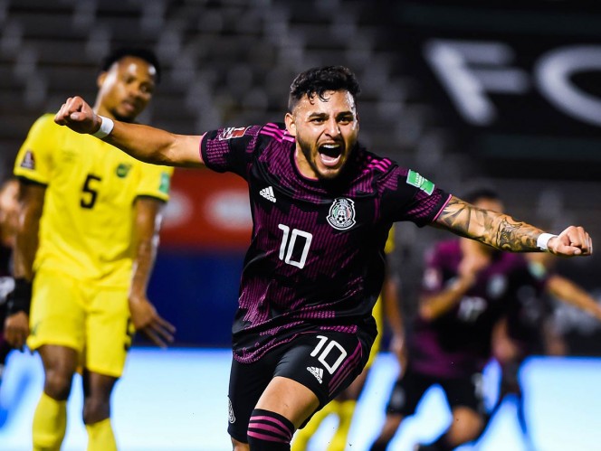 México sufre, pero saca victoria valiosa de Jamaica