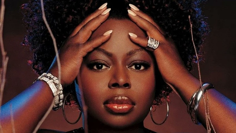 Muere la cantante Angie Stone en un trágico accidente vial