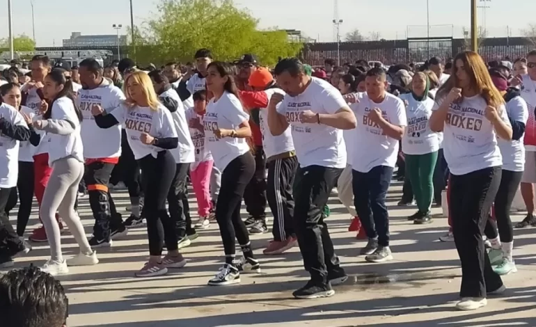 Asisten 15 mil a clase masiva de boxeo