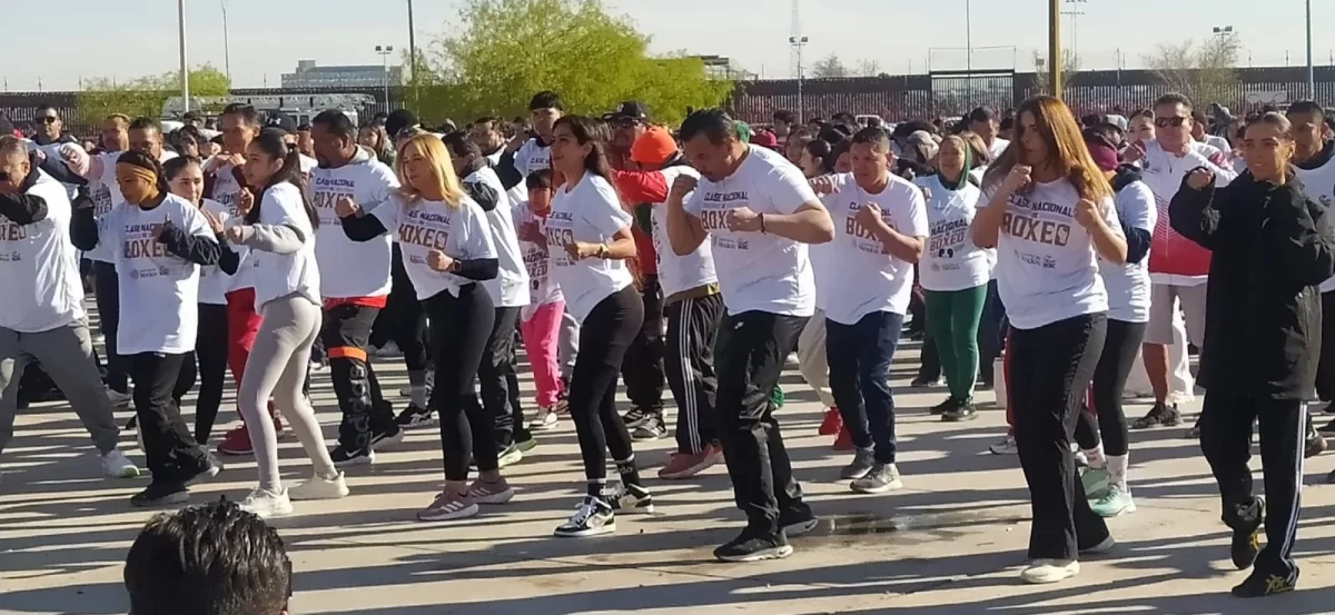 Asisten 15 mil a clase masiva de boxeo