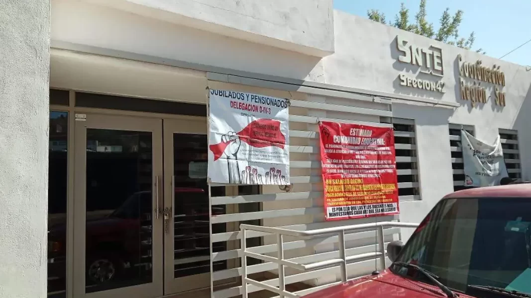 Maestros estatales toman oficinas del SNTE en Parral: piden la destitución de la representante regional