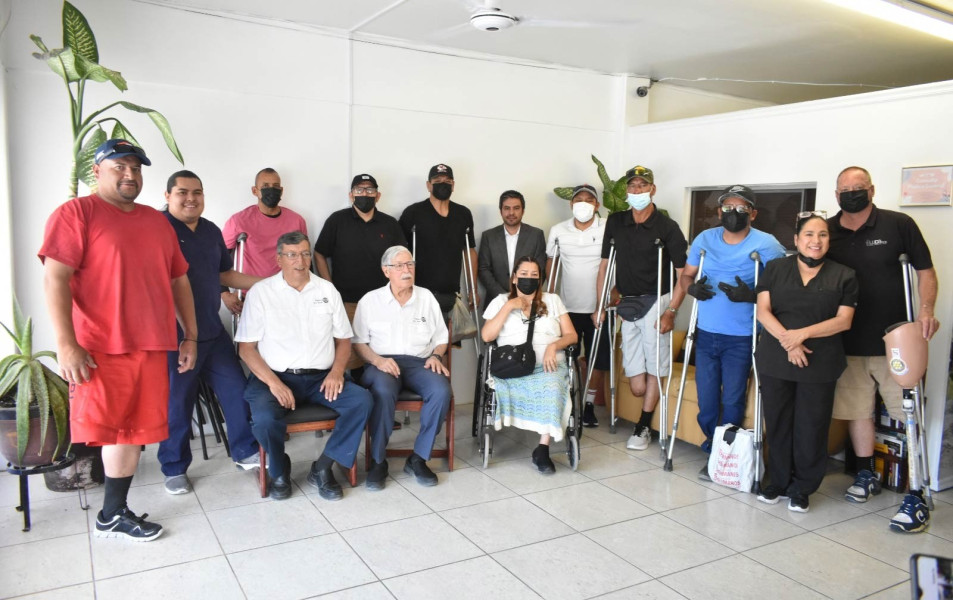 Reconstruyendo sueños paso a paso, 53 personas reciben prótesis gratuitas