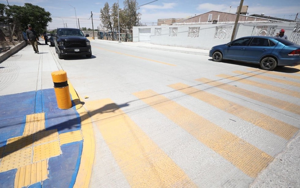 Entrega alcalde obras de pavimentación en El Granjero