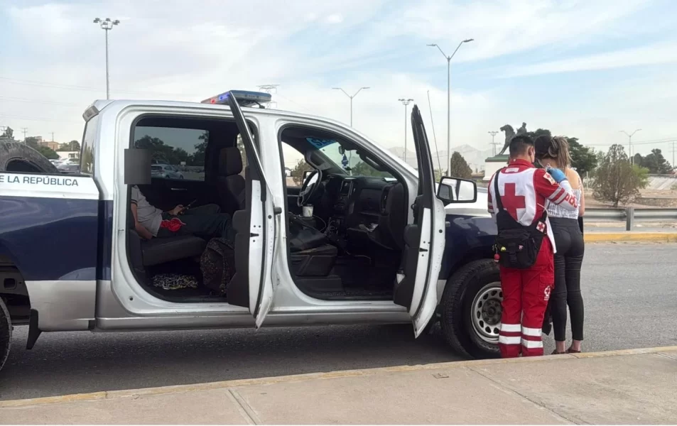 Choca Jeep Wrangler y provoca volcadura