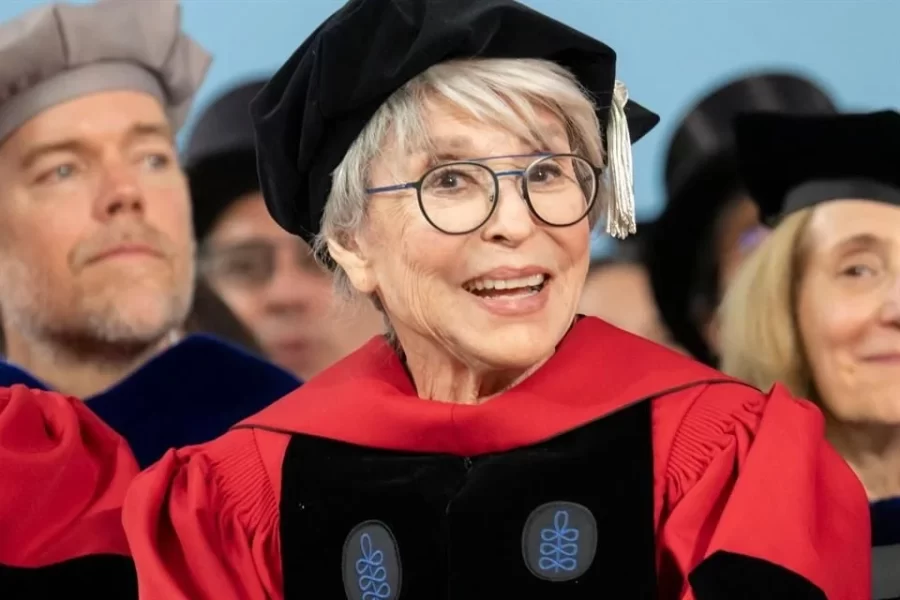 Recibe la actriz Rita Moreno título honorífico en Harvard