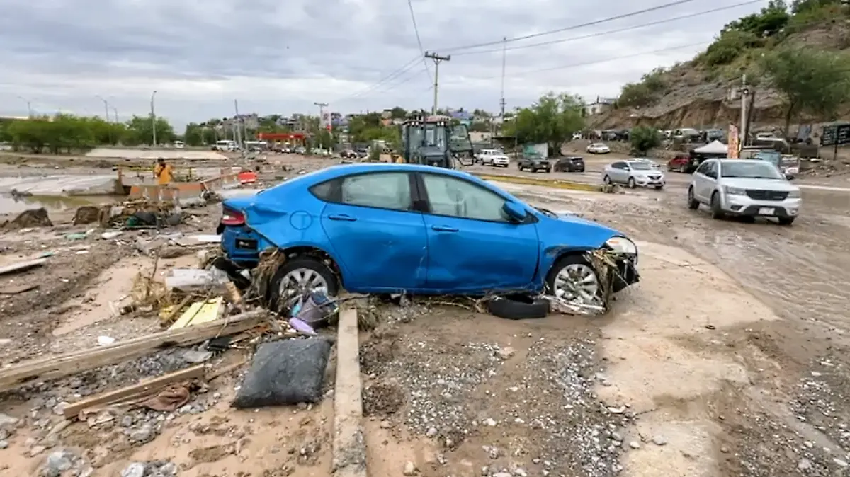 Bomberos y Protección Civil atienden más de 140 emergencias por lluvias en Ciudad Juárez