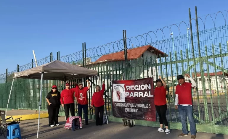 Maestros bloquean Pemex en Parral: exigen abrogación de Ley del Issste 2007