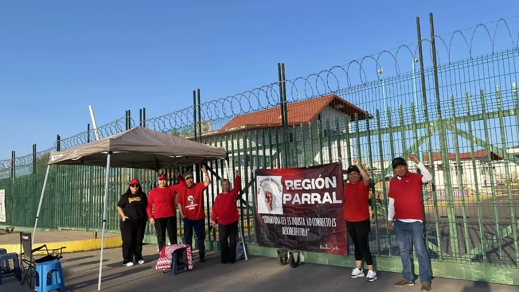 Maestros bloquean Pemex en Parral: exigen abrogación de Ley del Issste 2007