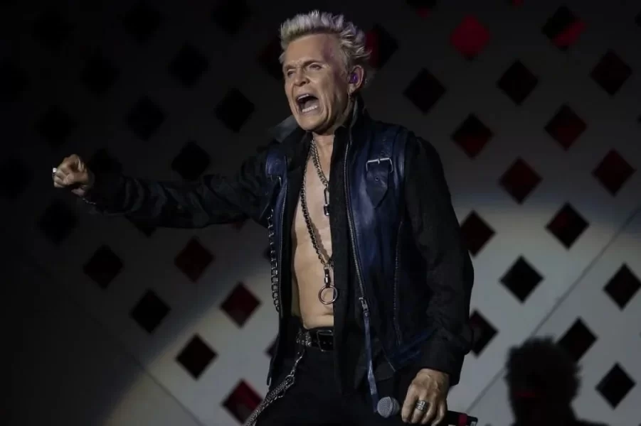 No sorprendió al rockero Billy Idol tener un hijo perdido