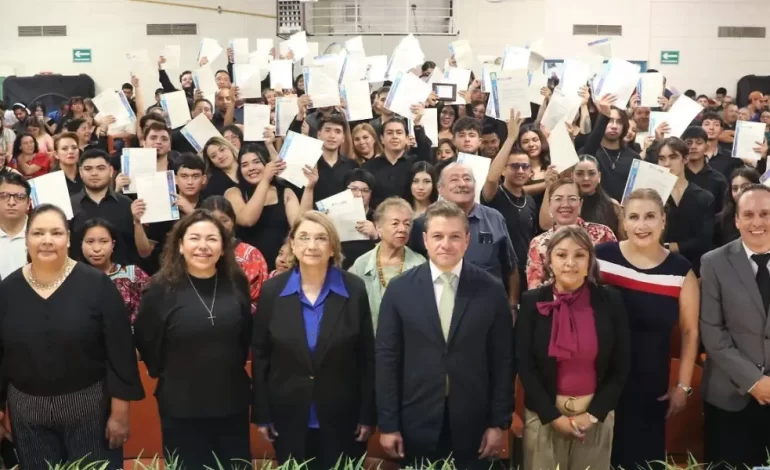 Finalizan con éxito sus estudios 74 estudiantes del SEA de COBACH