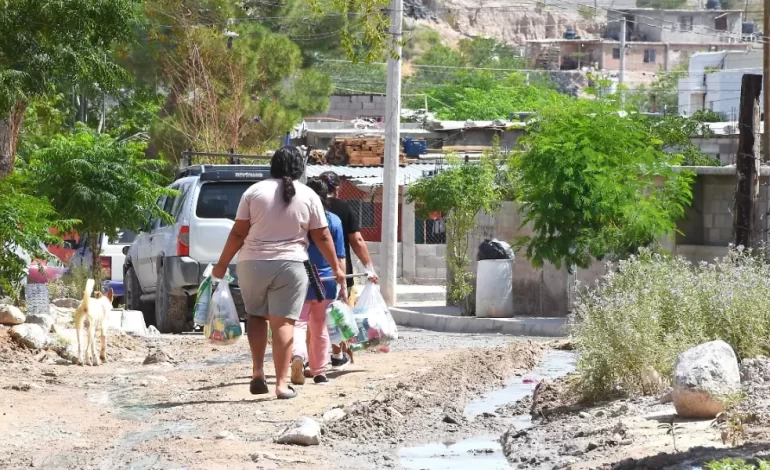 Analizan reubicación de familias afectadas por lluvias en zonas de alto riesgo