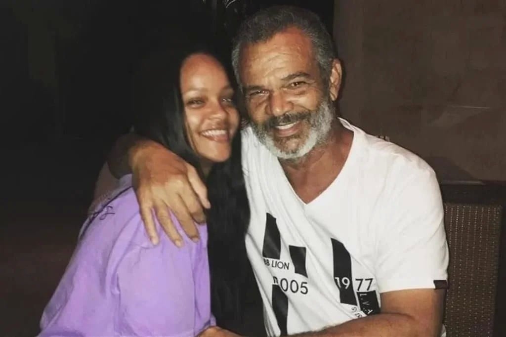 Despide Rihanna a su padre en Barbados junto a su familia