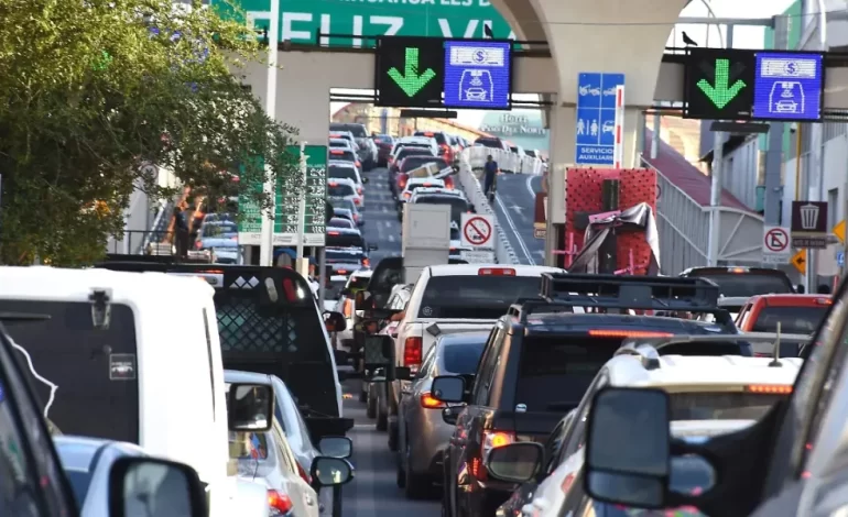 Viaja con tiempo, cruces fronterizos con hasta una hora en filas hacia El Paso