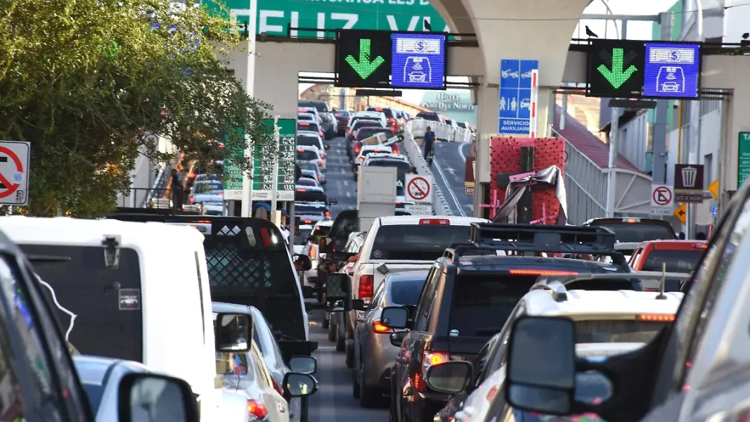 Viaja con tiempo, cruces fronterizos con hasta una hora en filas hacia El Paso