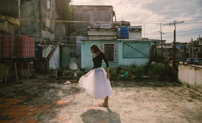 Para muchos bailarines de ballet cubanos, forjar un camino hacia adelante significa dejar atrás