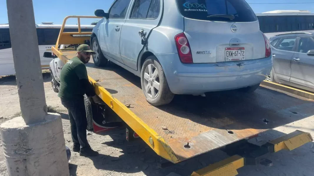 Inician operativos para retirar vehículos abandonados en calles y parques
