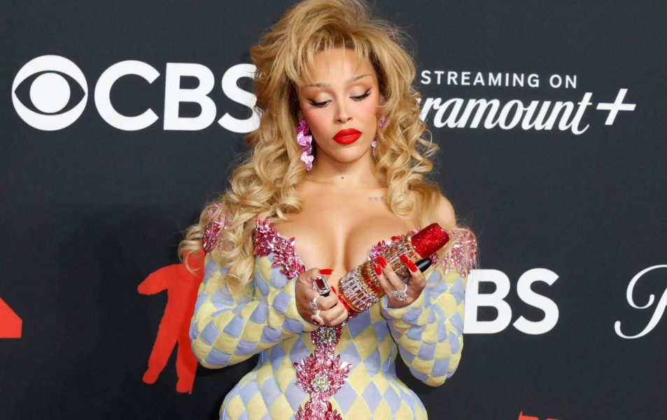 10 atuendos inolvidables de los premios MTV