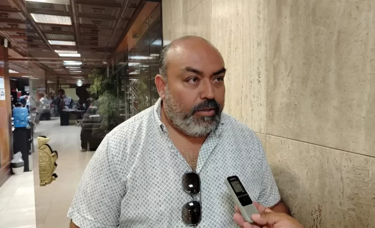 Despiden a empleados por vender engomados ecológicos