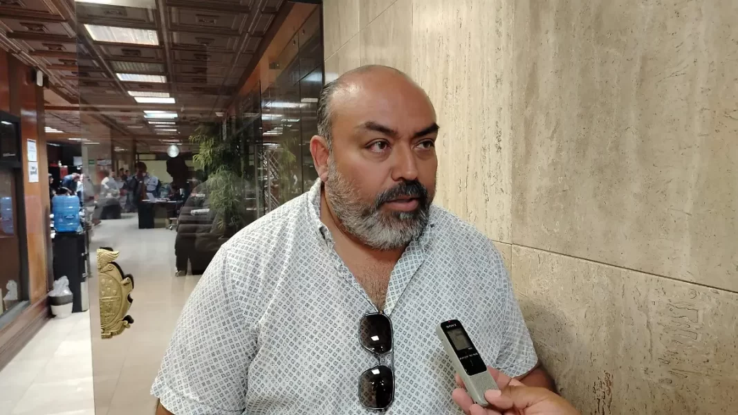 Despiden a empleados por vender engomados ecológicos