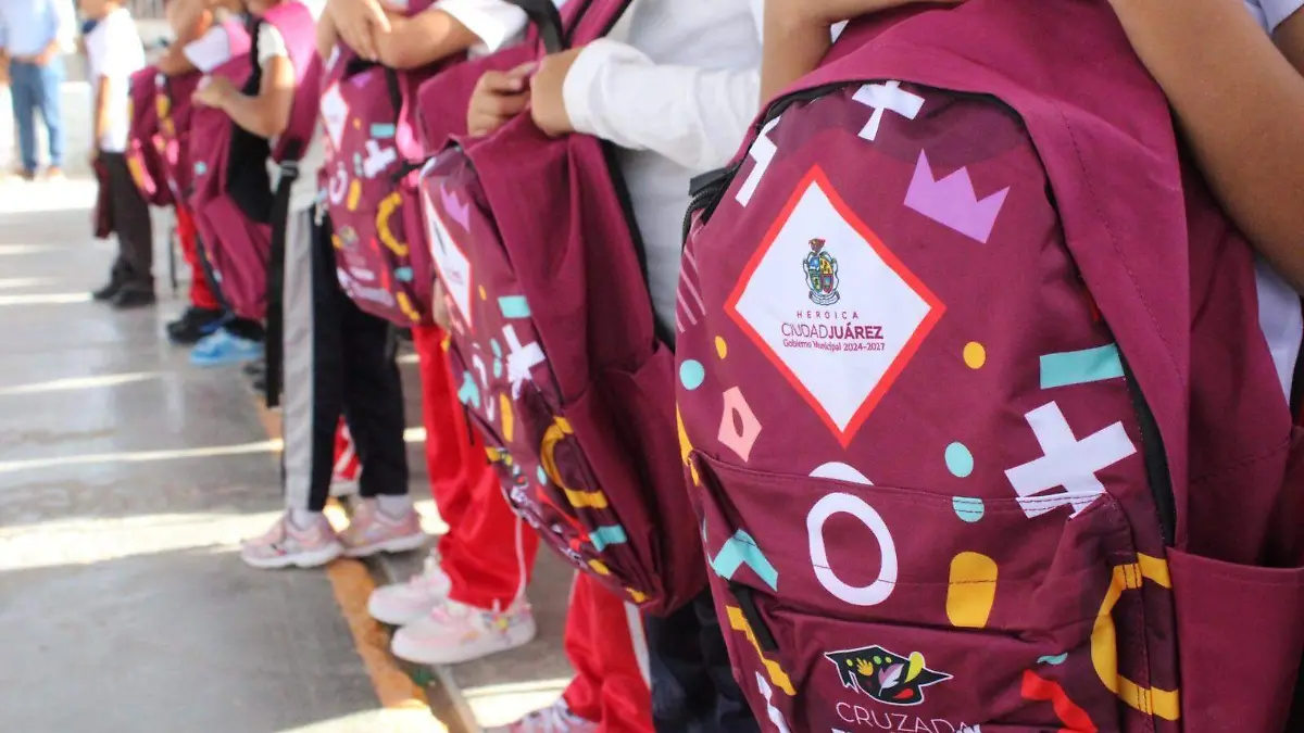 Reciben más de 3 mil estudiantes mochilas y útiles escolares en Ciudad Juárez