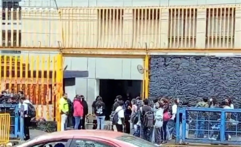 Toman encapuchados Prepa 8 de la UNAM