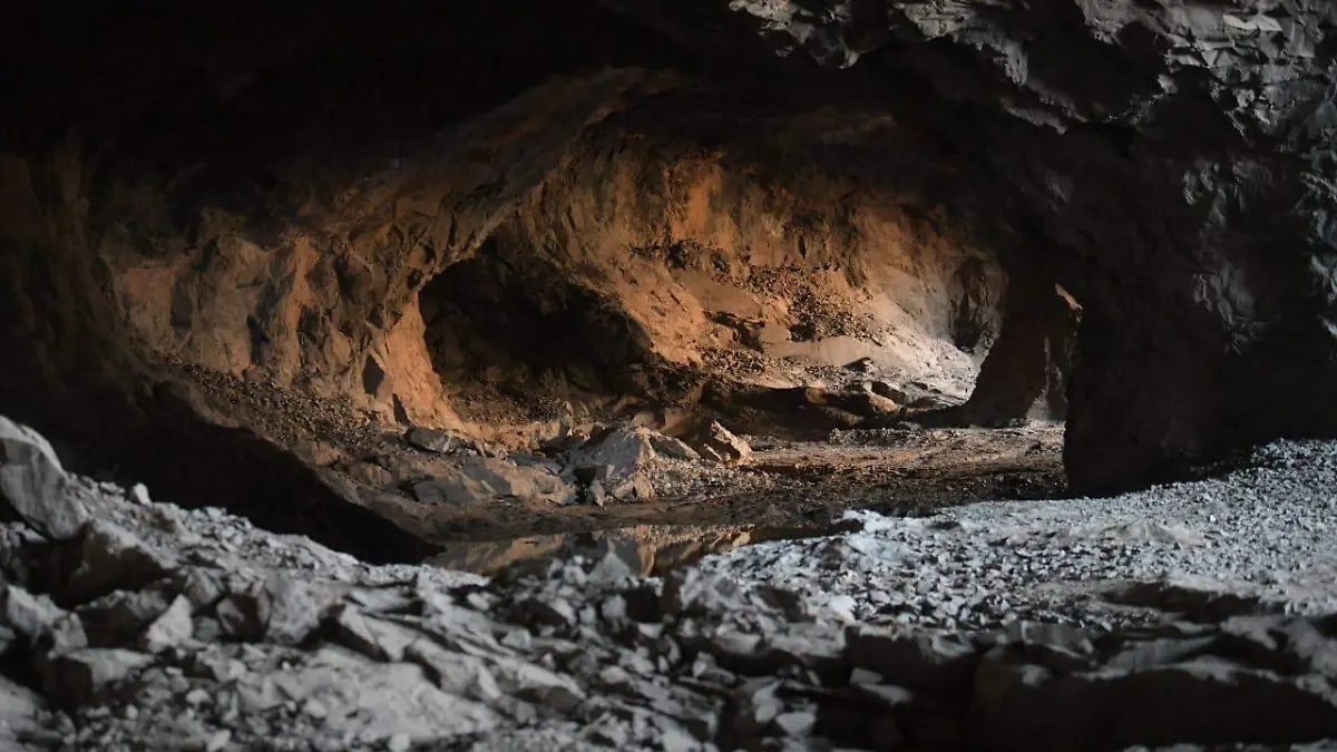 Ubican cuerpos en tiro de mina por rastreo telefónico; investigan a “El Topo” por inhumaciones en el lugar