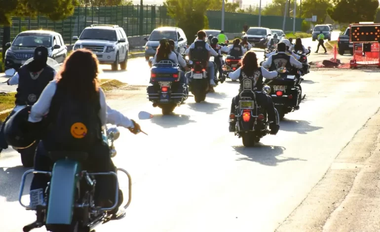 Multan a motociclistas en Juárez por circular sin placas