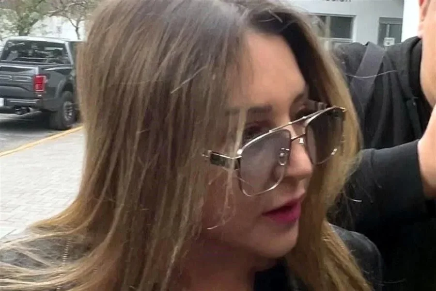 Alicia Villarreal se dice víctima tras acudir a Fiscalía