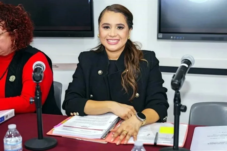 Diputada de Morena intentó cruzar a EU con 800 mil pesos sin declarar