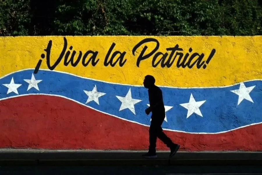 Piden a mexicanos en Venezuela verificar sus vuelos