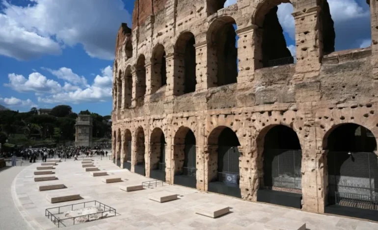 El Coliseo de Roma se renueva y revive columnas perdidas