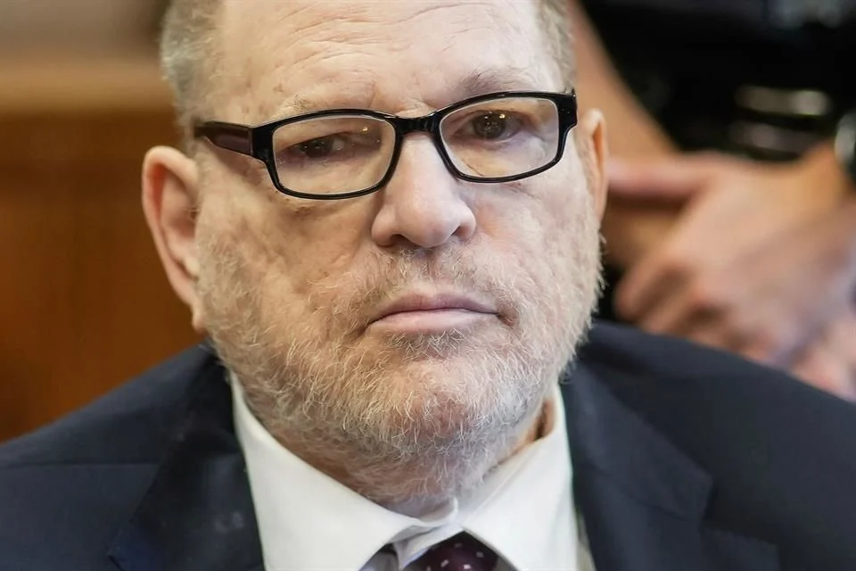Pide defensa de Weinstein absolución en juicio por violación