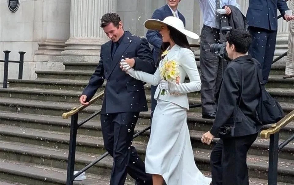Se casa Dua Lipa con el actor Callum Turner