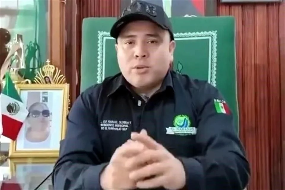 Arma Alcalde en SLP festejo a papás con ‘chicas buena onda’