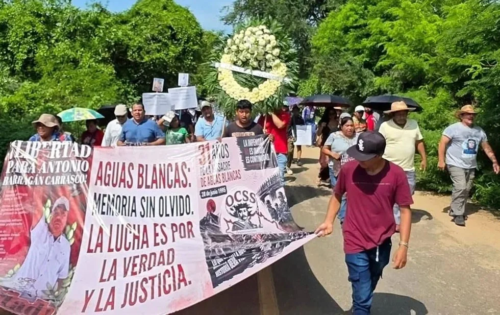 Exigen reabrir caso de masacre de Aguas Blancas