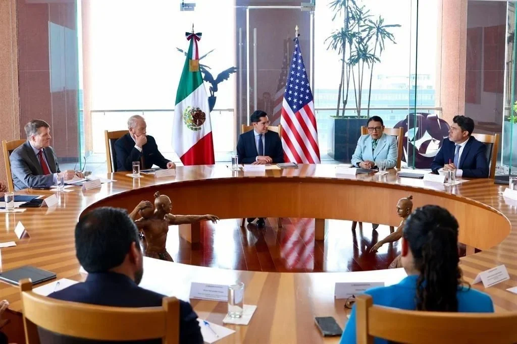 Revisan México y EU agenda migratoria