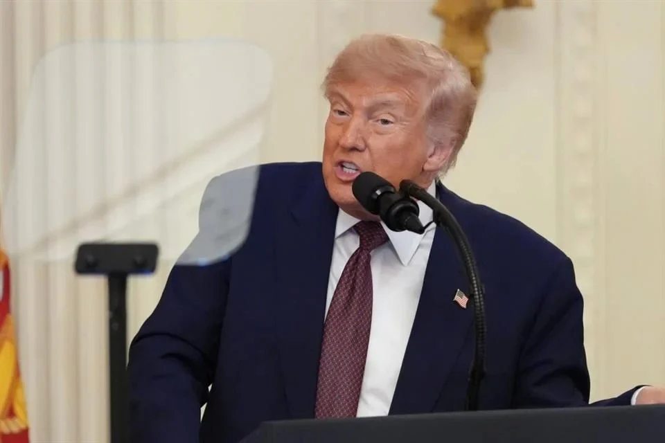 Amenaza Trump con atacar Irán de nuevo y tomar Ormuz