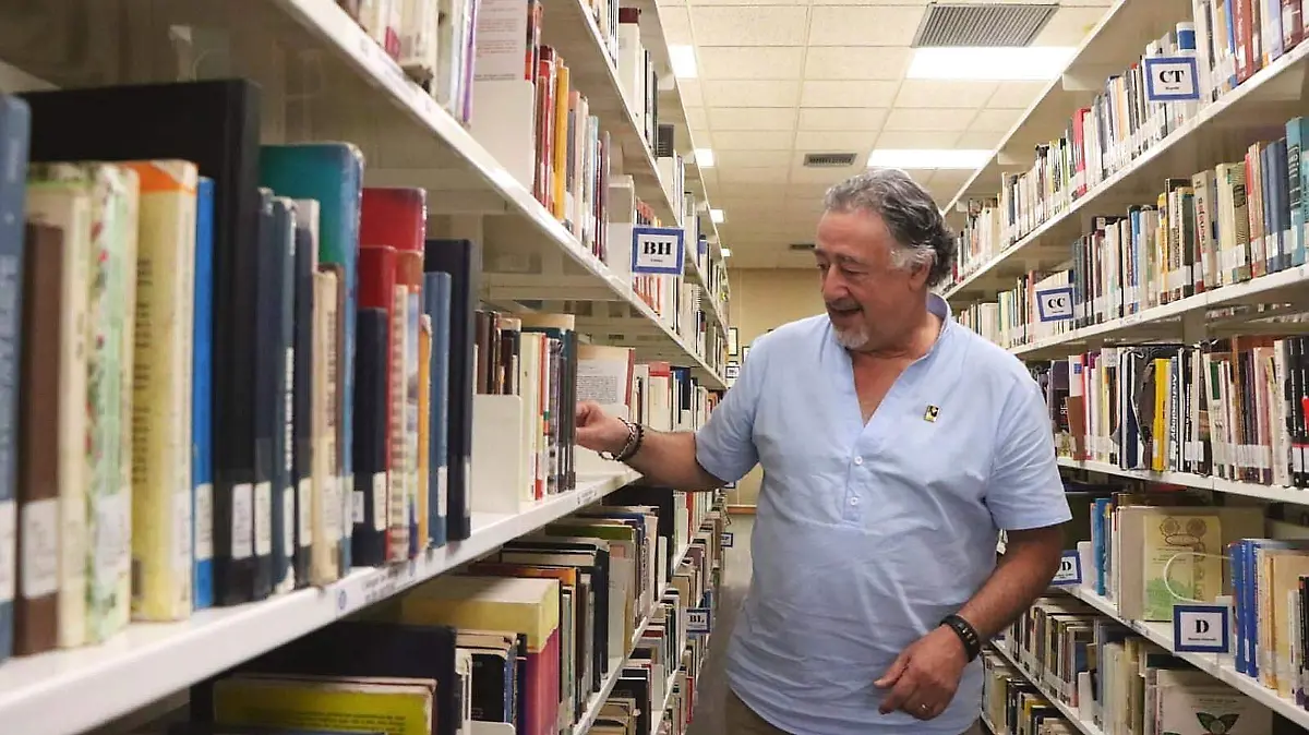 Reivindica el investigador Roberto Sánchez el legado de la cultura chicana y el estudio de la identidad mexicana