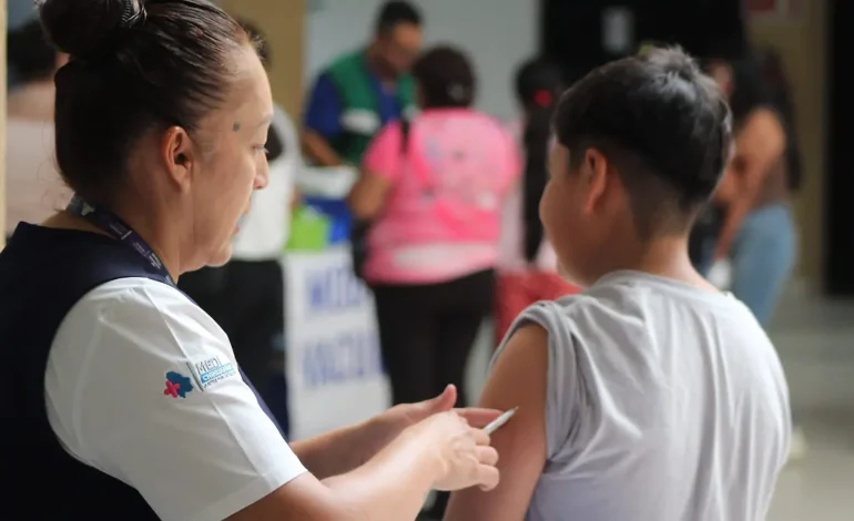 Llevarán jornada gratuita de vacunación a plazas comerciales de Juárez