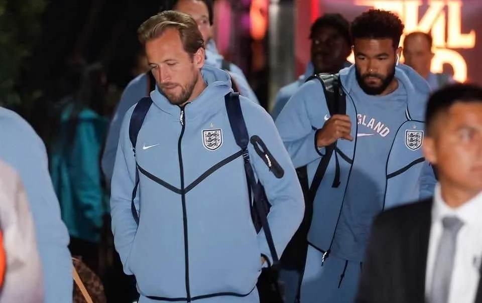 Abuchean a Inglaterra en su llegada al hotel en CDMX