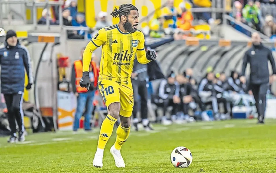 Locomotive anuncia la firma de Zyen Jones