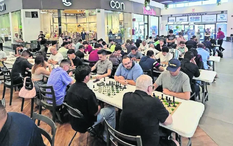 Miguel García gana torneo de ajedrez en Alameda Iglesias