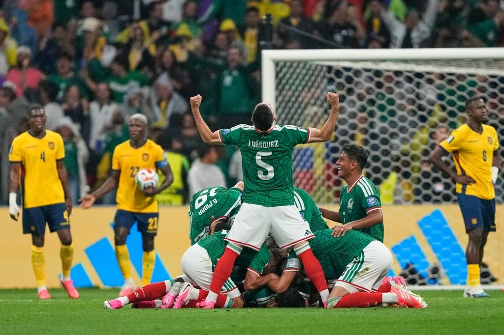 México hace un partidazo y manda a Ecuador para su casa