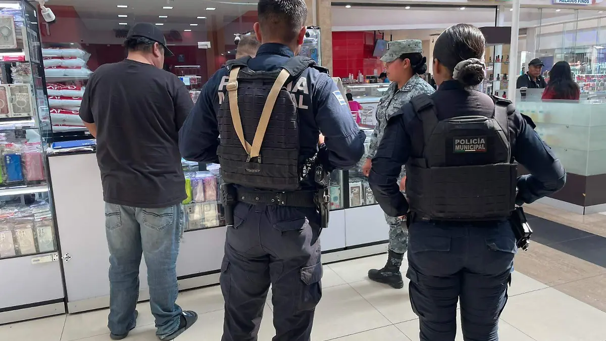 Refuerzan vigilancia en plazas y centros comerciales ante mayor afluencia de juarenses