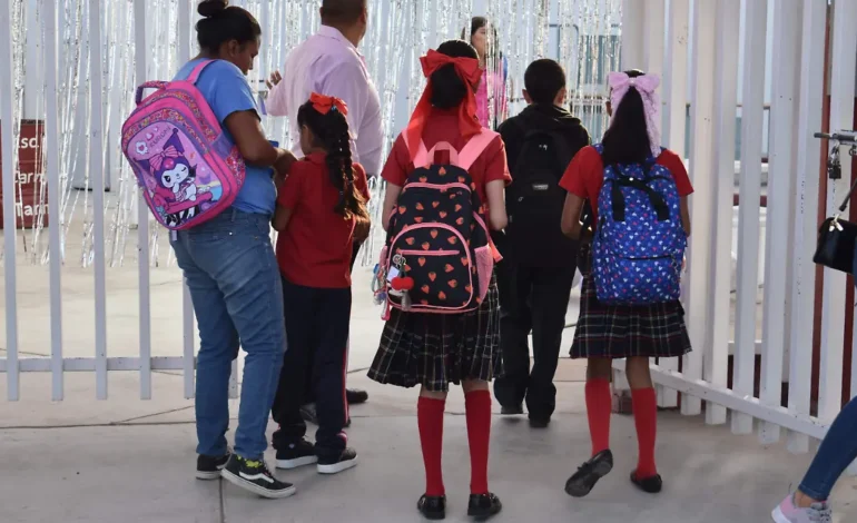 Precios de calzado y uniformes escolares subieron hasta 81% en cinco años: Inegi