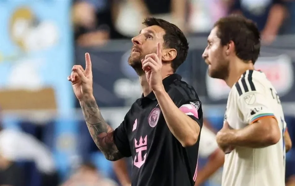 Anota Messi primer gol después de la muerte de su padre