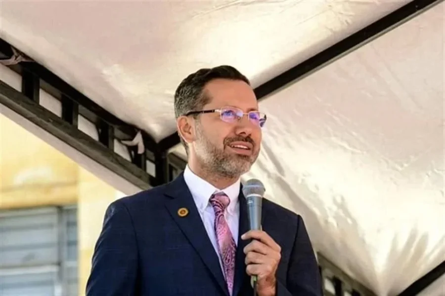 Critican a Ministro colombiano por vacaciones tras sismo