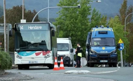 Impone España controles fronterizos a viajeros de Italia